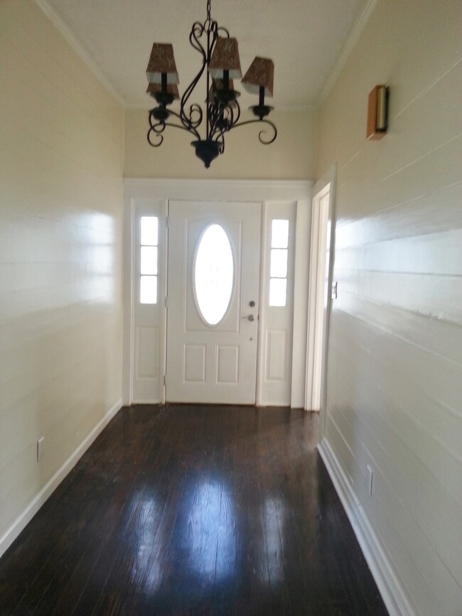 Foto del edificio - West Iredell Area - 4BR / 3BA + Carport