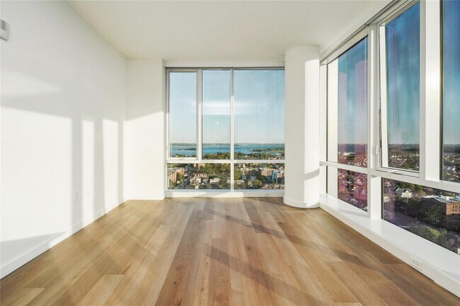 Foto del edificio - 50 Clinton Pl
