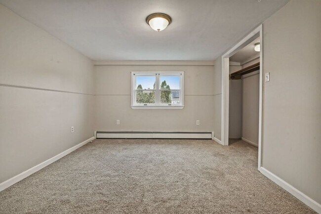 Foto del edificio - Newly Renovated 4-Bedroom House with Moder...