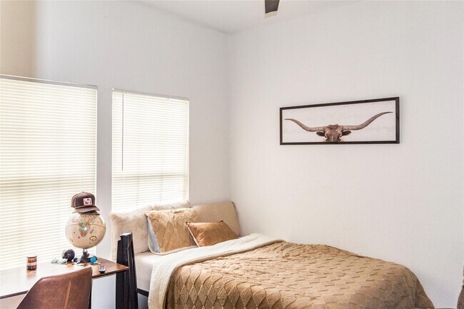 Foto del edificio - 3410 Speedway