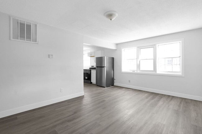 Building Photo - 886-888-888 Derrer Rd