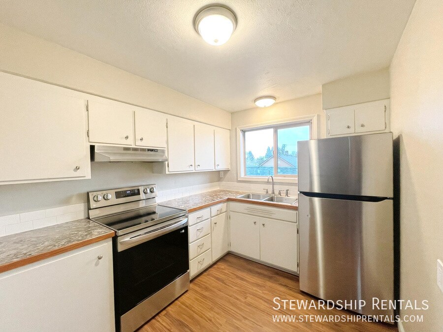 Primary Photo - 32786 E Pearl St
