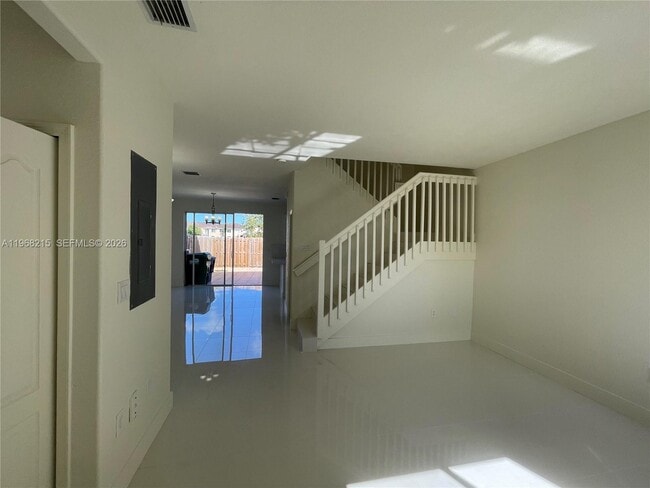 Foto del edificio - 7317 NW 174th Terrace