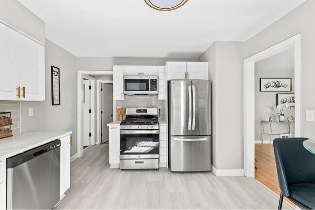 Foto del edificio - 4075 N 127th St