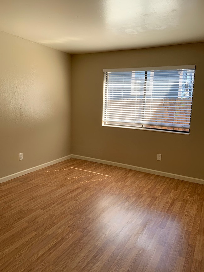 Building Photo - Modern 1 bed 1 bath in Midtown!