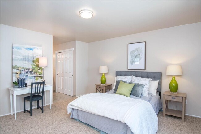 Building Photo - 7849 Sungarden Dr