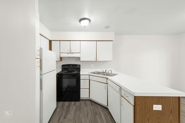 Foto del edificio - Two Bedroom Condo in Wheaton