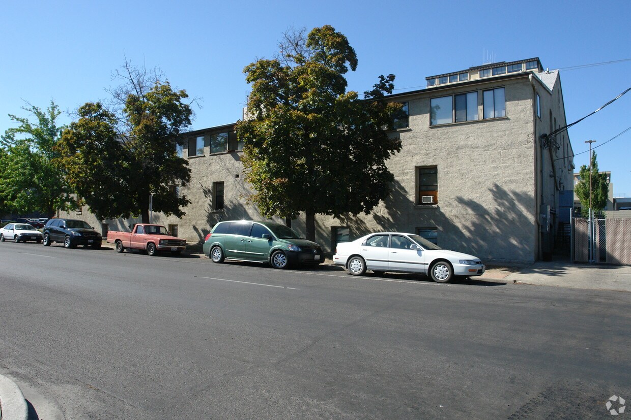 Foto del edificio - Chestnut Manor Apartments