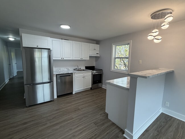 Kitchen - 854 Mclean St