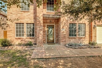 Building Photo - 320 S Mesa Verde Way