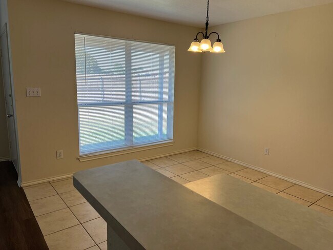 Building Photo - Cougar Ridge III Duplex