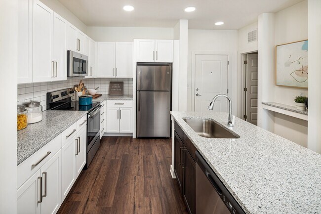 Foto del edificio - Station 75 Apartments at McDonough