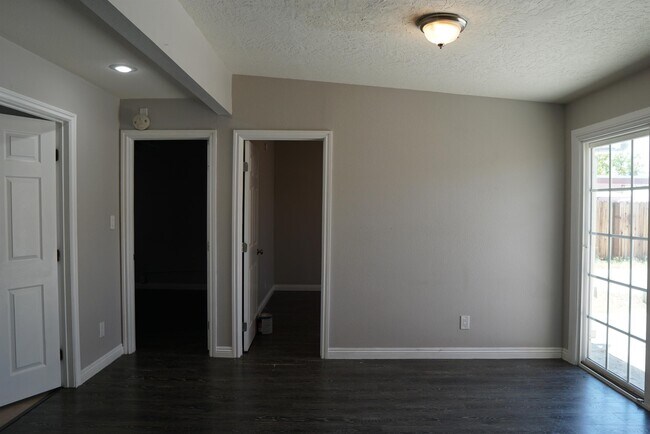 Building Photo - 3915 E Calle De Ricardo