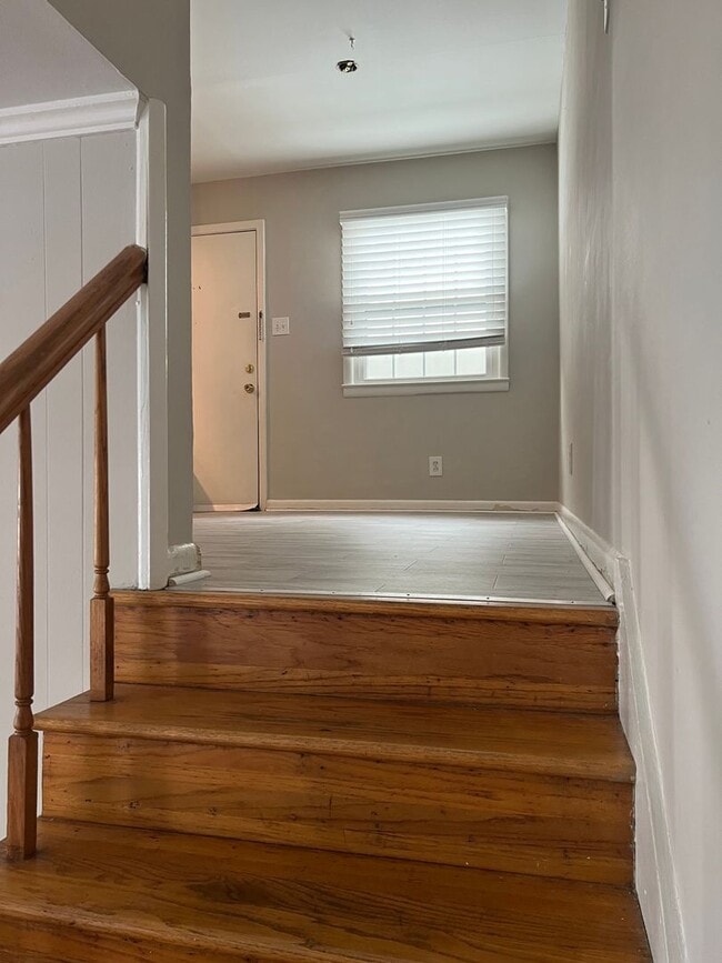 Building Photo - 1722 Kavanaugh Blvd