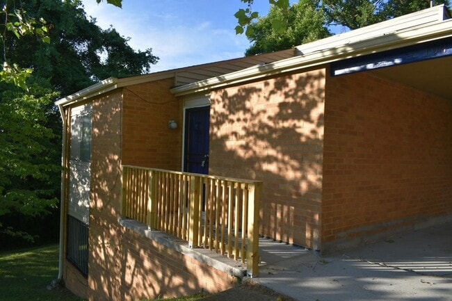 Building Photo - 1941 Rosedale Avenue