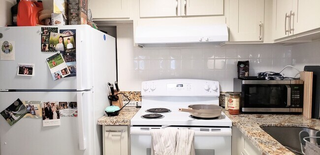 Foto del edificio - Iolani Court Plaza, Kapiolani, Renovated 1 Bederoom 1 Bathroom 1 Parking Condominium Centrally Lo...