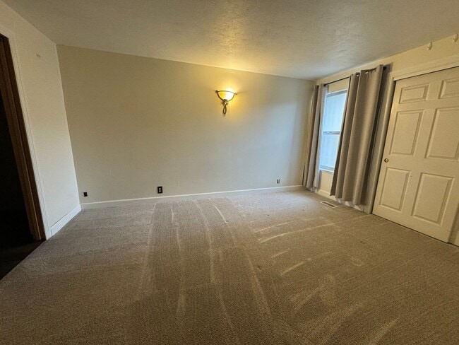 Building Photo - Beautiful Taylosville Home for rent!