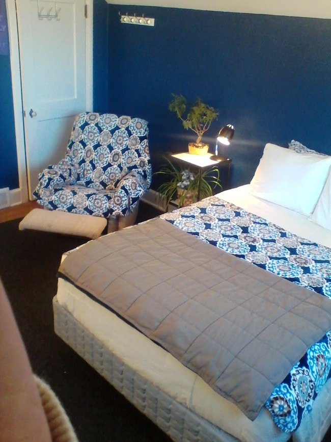 Full bed & rocker - 102 W College St