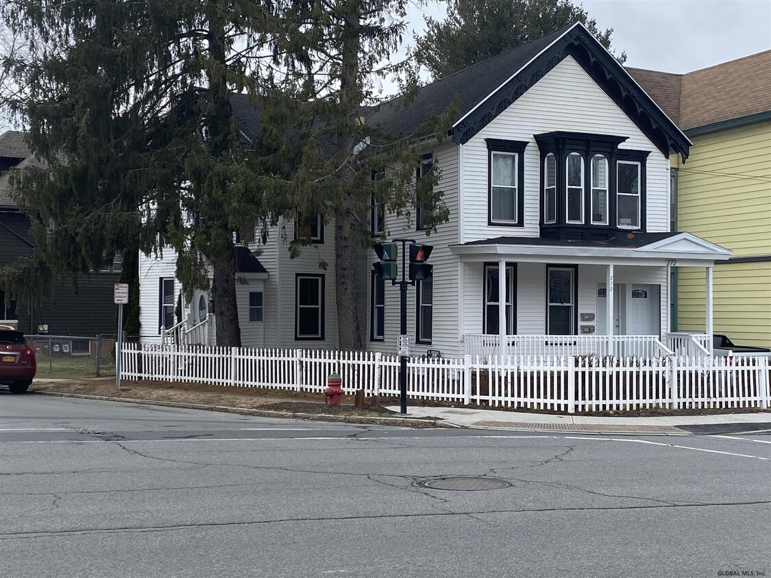 Primary Photo - 83 MAPLE Av