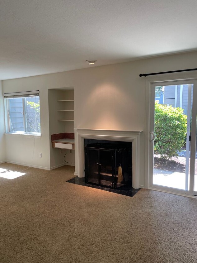 Building Photo - Cozy Bellevue One Bedroom Available Beginn...
