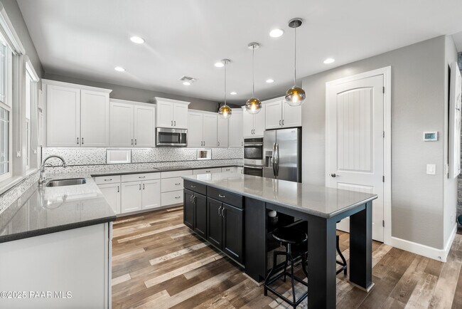 Building Photo - 1465 Varsity Dr