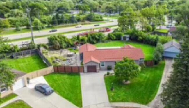 Building Photo - 232 E Berkley Ln