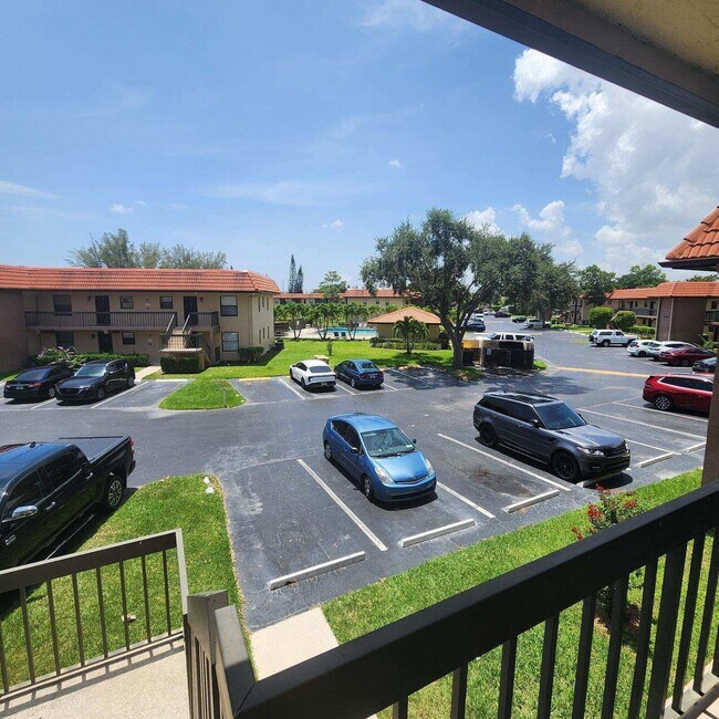 Building Photo - 21902 Lake Forest Cir
