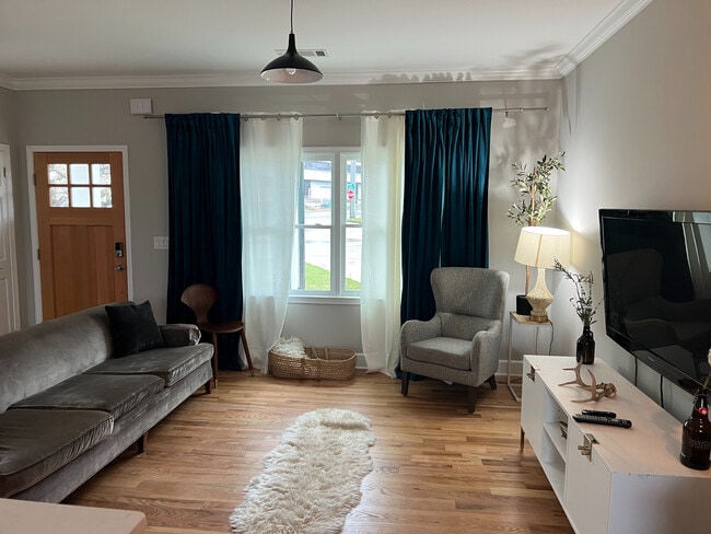 Room in House on Holland Ct - Room in House on Holland Ct