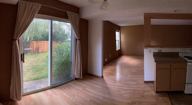 Building Photo - 10315 Draycott Ave