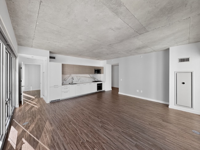 Photo - 167 N Desplaines St Apartment