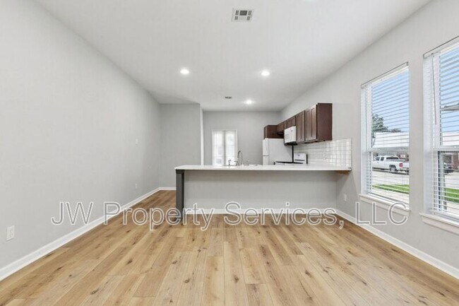 Foto del edificio - 3701-03 Derbigny St
