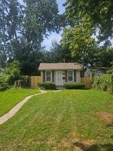 Building Photo - 5049 Lafontaine St
