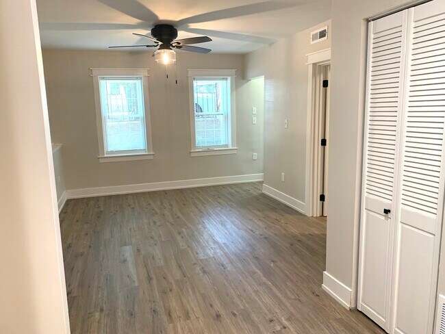 Foto del edificio - 1943 N Winchester Ave