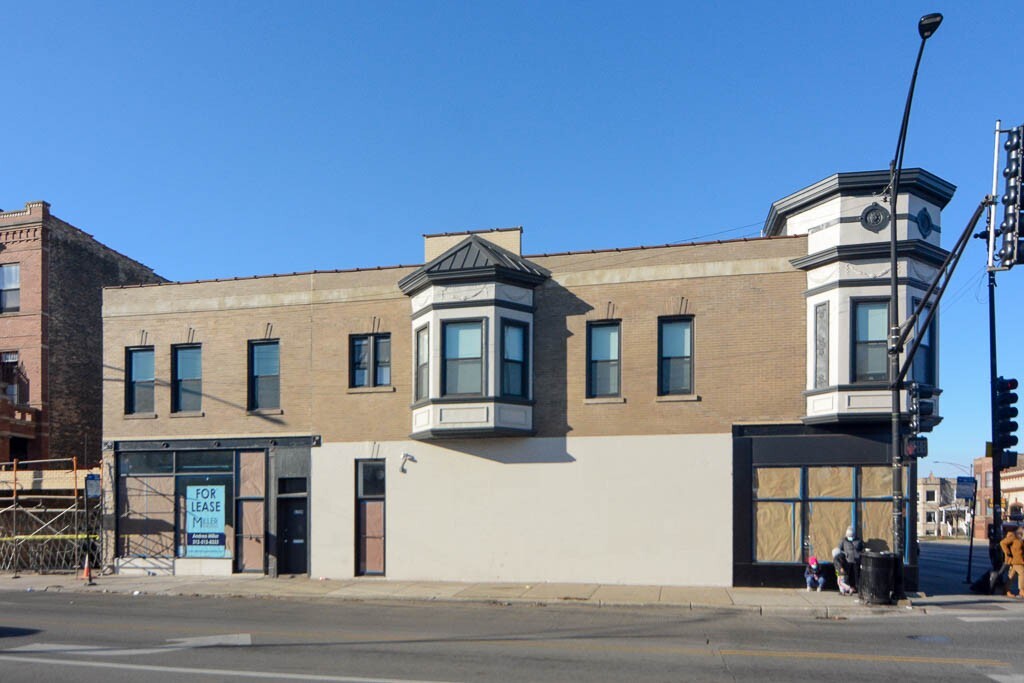 Primary Photo - 2350 N Kimball Ave