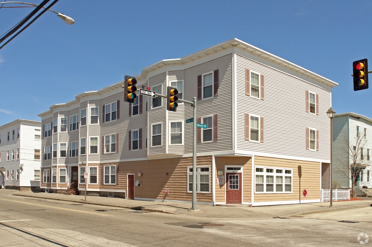 162 Spruce St, Manchester, NH 03103 Apartments in Manchester, NH