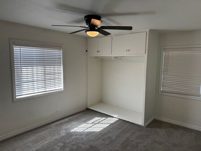 Foto del edificio - Downtown Single Story - Corner Lot - Remod...