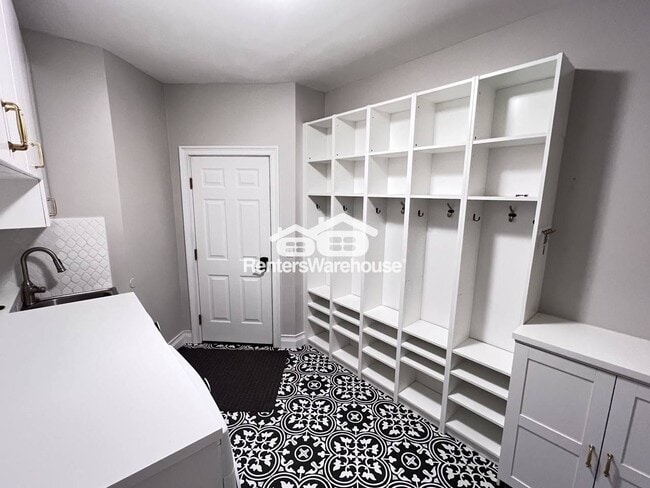 Building Photo - 10171 Bridgewater Ct