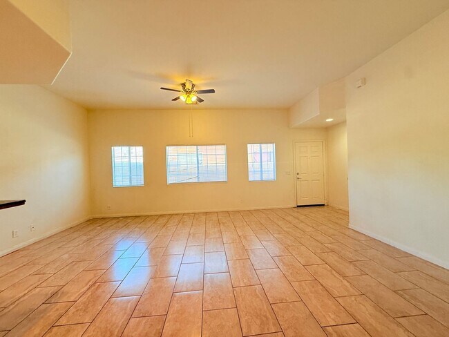 Foto del edificio - AVAILBLE NOW!! 3 Bedroom 2 Bathroom Duplex...