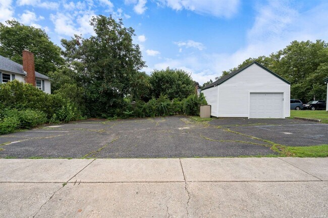 Building Photo - 1228 Roanoke Ave