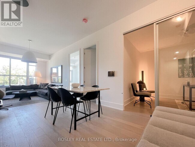 Photo du bâtiment - 800-800 Broadview Ave
