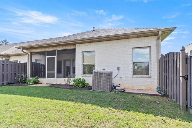 Building Photo - 706 Spritz Dr SW