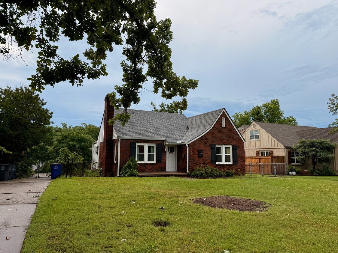 Foto principal - 1241 S Louisville Ave