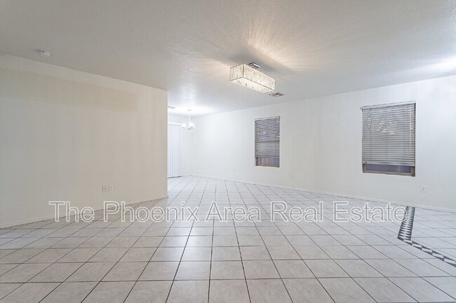 Foto del edificio - 663 S Colonial Ct