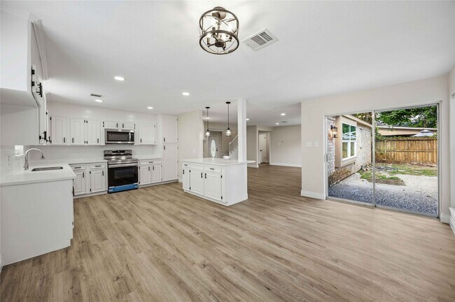 Foto del edificio - 5702 Old Lodge Dr