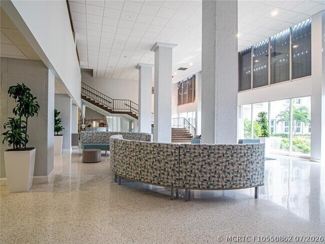 Building Photo - 405 N Ocean Blvd