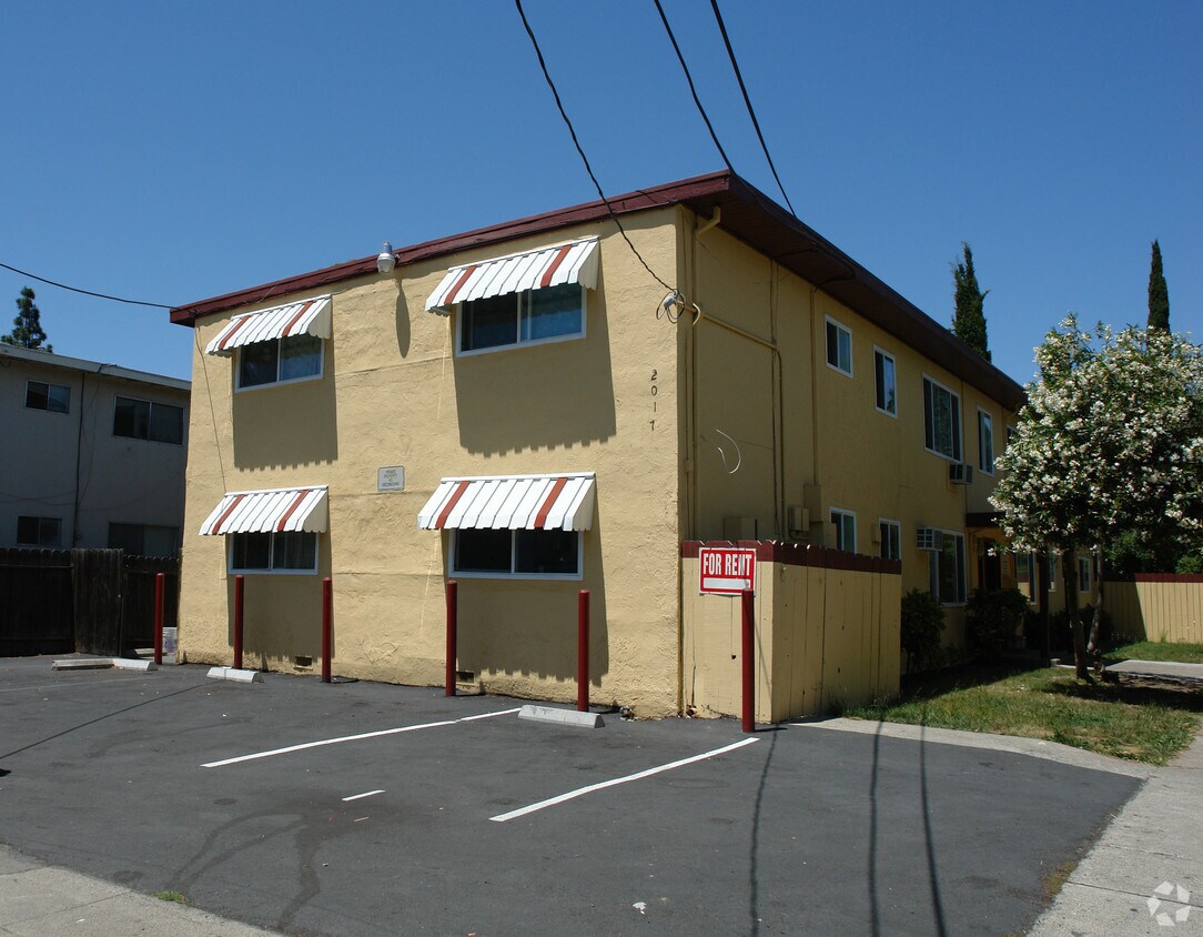 Primary Photo - 2017 Riley Ct