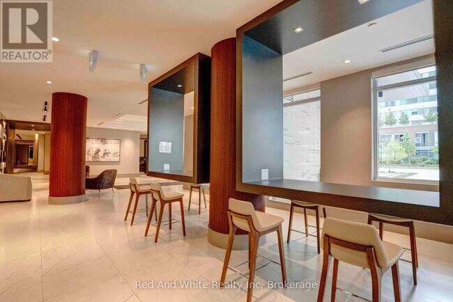 Photo du bâtiment - 55 Duke St W