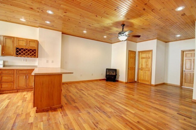 Building Photo - 11 West Main St