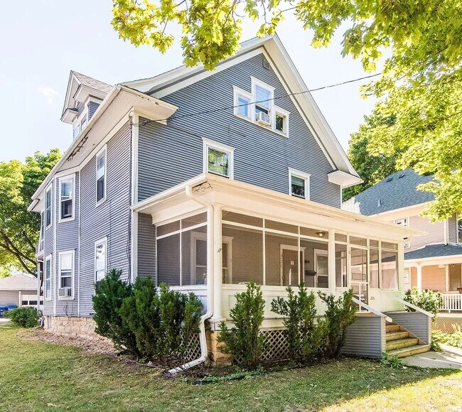 226 W Locust - 534 College Ave