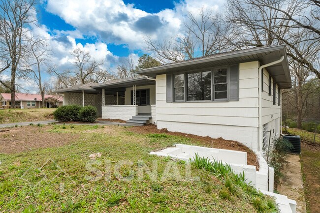Building Photo - 5205 Highland Ave